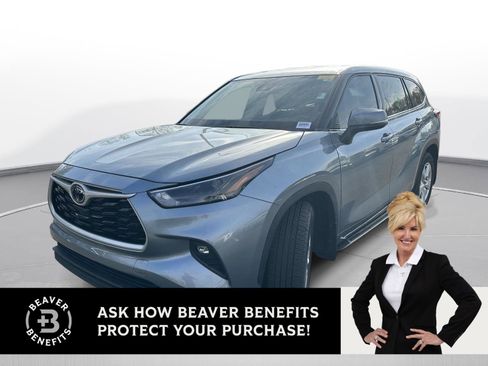 Used 2022 Toyota Highlander LE image 1