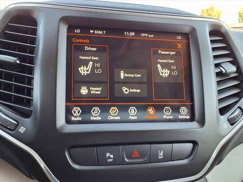 Certified 2021 Jeep Cherokee Latitude Lux w/ Comfort/Convenience Group image 5