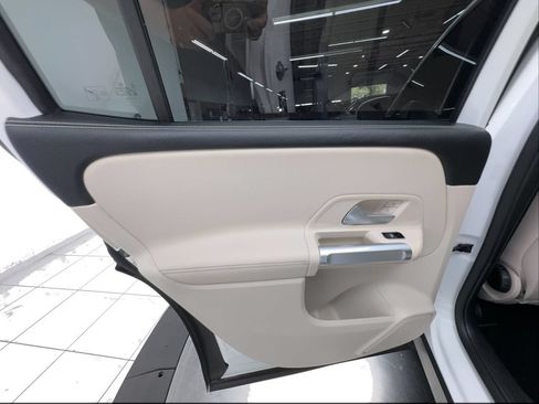 Used 2022 Mercedes-Benz GLB 250 4MATIC w/ Premium Package Lite image 24