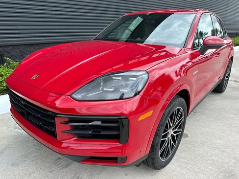 Used 2025 Porsche Cayenne E-Hybrid image 6
