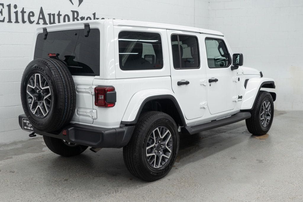 Used 2026 Jeep Wrangler Unlimited Sahara AWD/4WD image 8