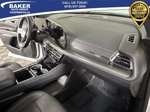 Certified 2025 Chevrolet Traverse LT w/ Sun and Wheel Package image 30