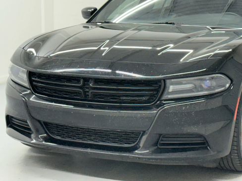 Used 2018 Dodge Charger SXT w/ Blacktop Package image 9
