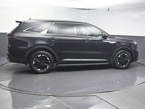 Used 2025 Kia Sorento S FWD image 8