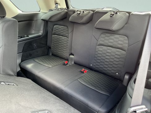 Used 2025 Nissan Pathfinder SV AWD/4WD image 32