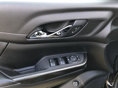 Used 2020 GMC Acadia SLT w/ Driver Alert Package II image 14