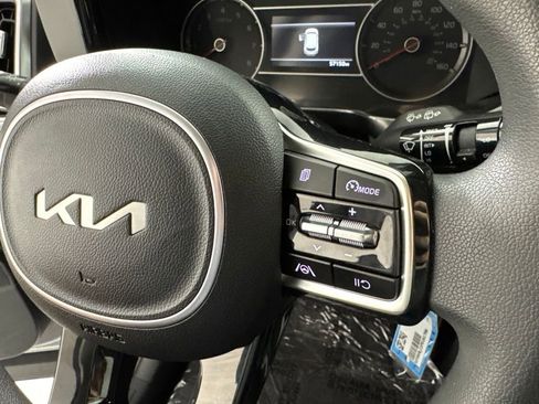 Used 2023 Kia Sorento LX FWD image 32