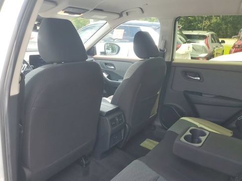 Used 2023 Nissan Rogue SV FWD image 8