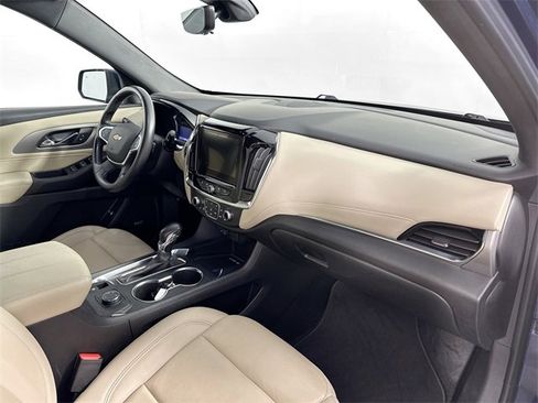 Used 2022 Chevrolet Traverse LT w/ LT Premium Package image 32