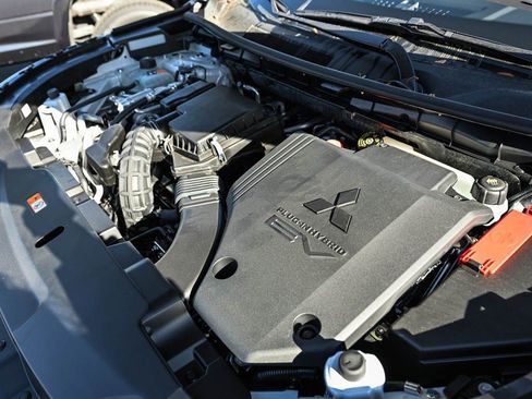 New 2025 Mitsubishi Outlander SE image 7
