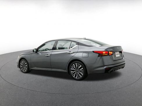 Used 2025 Nissan Altima 2.5 SV FWD image 7