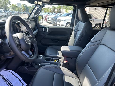 New 2025 Jeep Gladiator Sport image 13