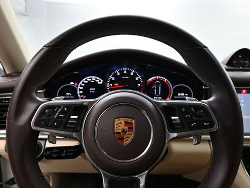 Used 2018 Porsche Panamera 4S image 20