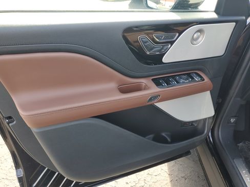 New 2026 Lincoln Aviator Reserve image 8