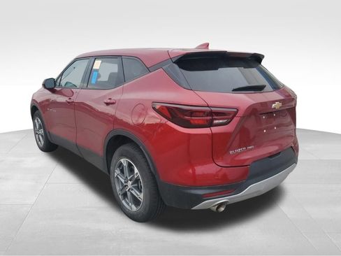 Used 2025 Chevrolet Blazer LT AWD/4WD image 3