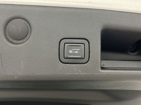 Used 2023 Chevrolet Equinox RS w/ RS Leather Package AWD/4WD image 29