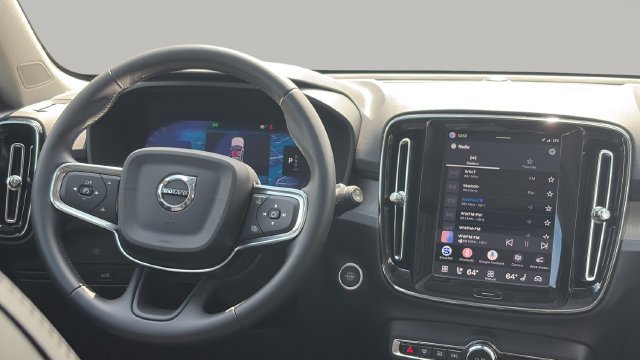 Certified 2026 Volvo XC40 B5 Plus AWD/4WD image 17
