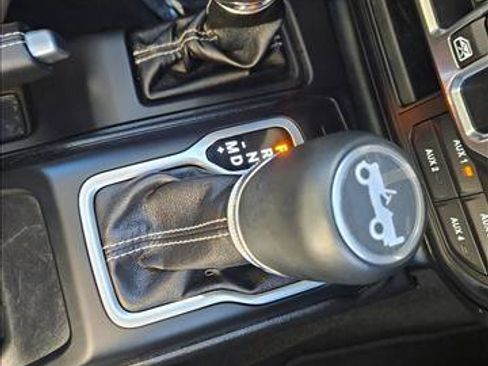 Used 2018 Jeep Wrangler Unlimited Sahara image 20