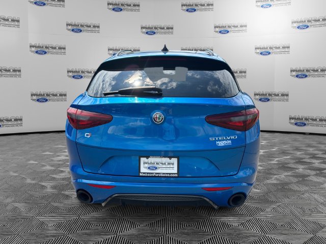 Used 2022 Alfa Romeo Stelvio Veloce AWD/4WD image 4