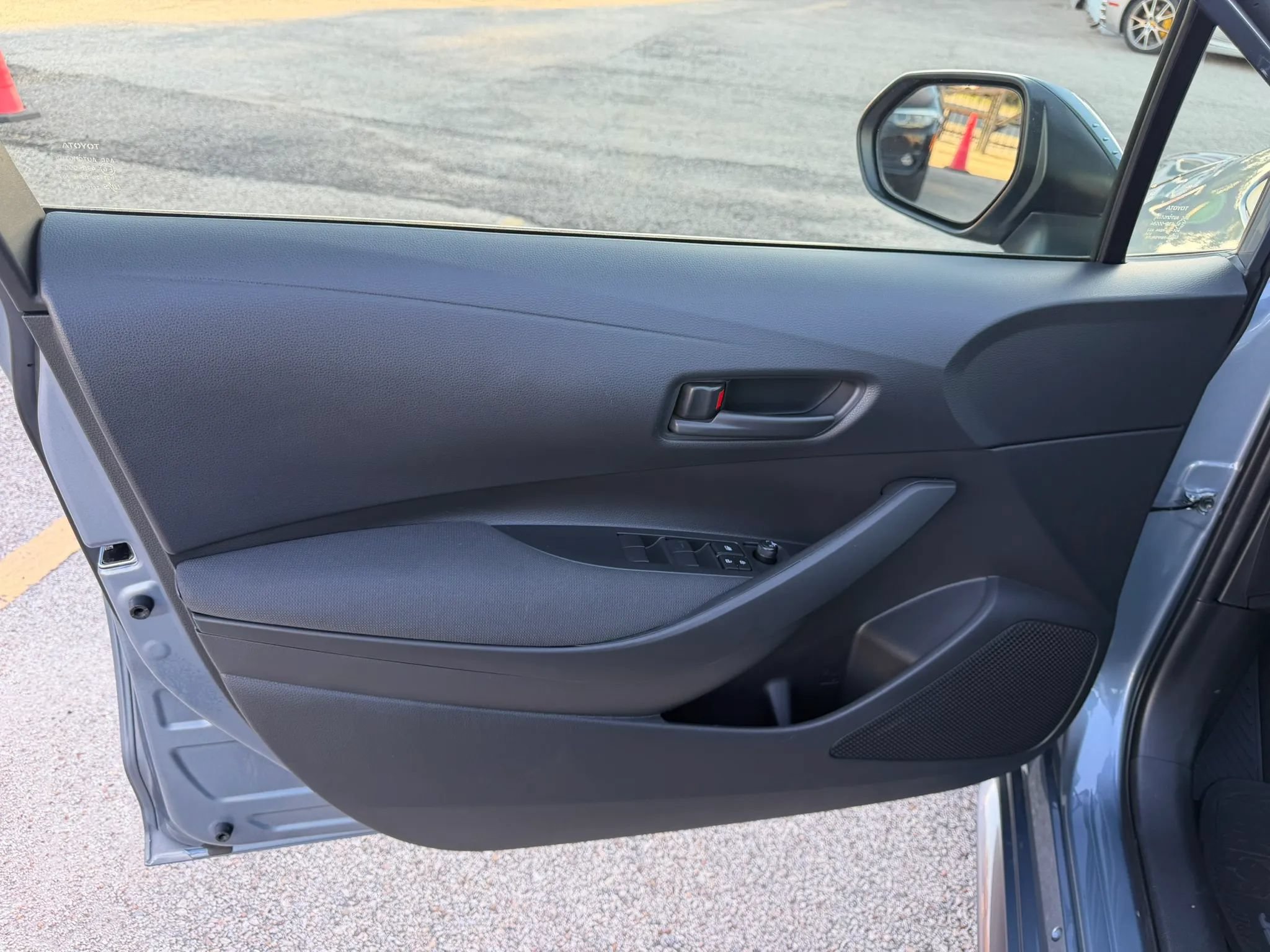 Used 2025 Toyota Corolla LE FWD image 15