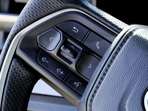 Certified 2025 Toyota Tacoma TRD Sport AWD/4WD image 32