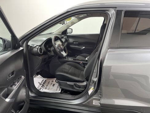 Used 2022 Nissan Kicks SV image 9