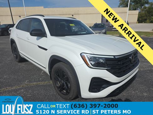 Used 2026 Volkswagen Atlas Cross Sport SEL R-Line AWD/4WD image 1