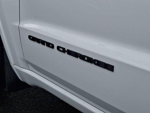 Used 2020 Jeep Grand Cherokee Altitude AWD/4WD image 33