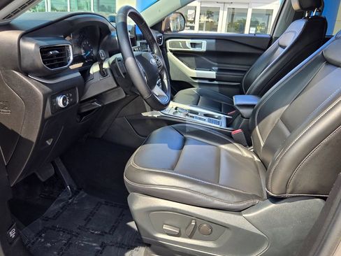 Used 2021 Ford Explorer XLT w/ Equipment Group 202A RWD image 9