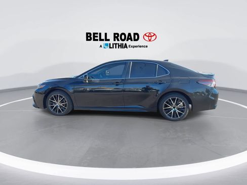 Used 2022 Toyota Camry SE image 5