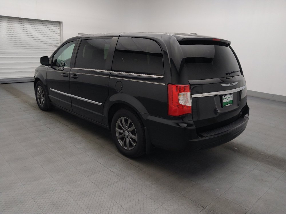 Used 2014 Chrysler Town & Country S FWD image 3