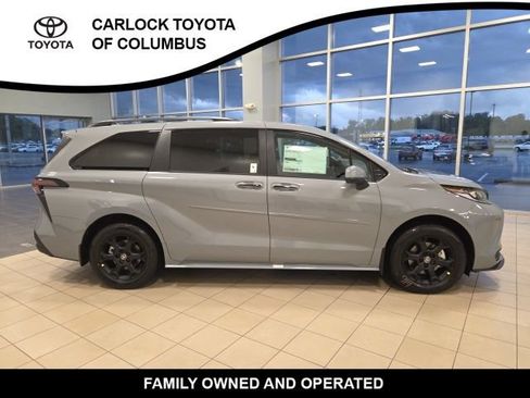 New 2026 Toyota Sienna XLE Woodland Edition AWD/4WD image 7