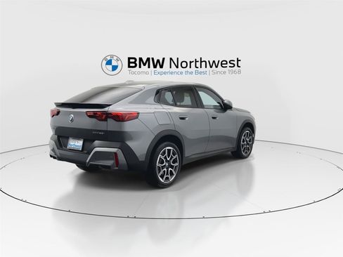Used 2025 BMW X2 xDrive28i w/ Technology Package image 3