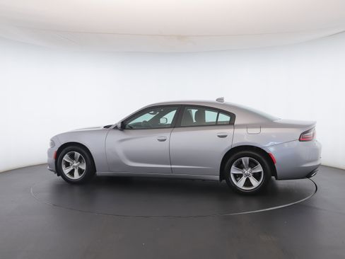 Used 2016 Dodge Charger SXT image 19