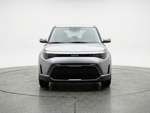 Used 2025 Kia Soul LX w/ LX Technology Package image 2