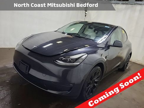 Used 2024 Tesla Model Y Long Range AWD/4WD image 1