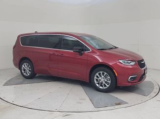 New 2026 Chrysler Pacifica Select video 2