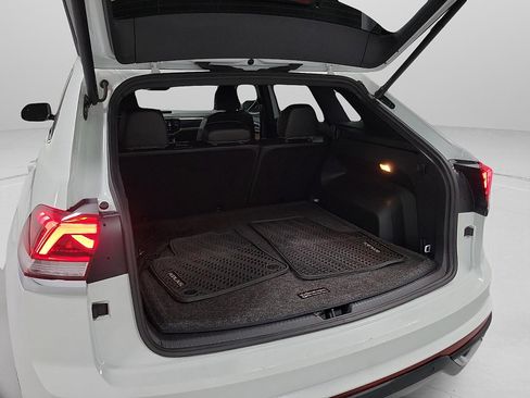 Used 2023 Volkswagen Atlas Cross Sport SE w/ Panoramic Sunroof Package FWD image 7