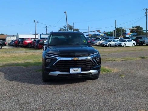 Used 2024 Chevrolet TrailBlazer LT w/ Driver Confidence Package image 3