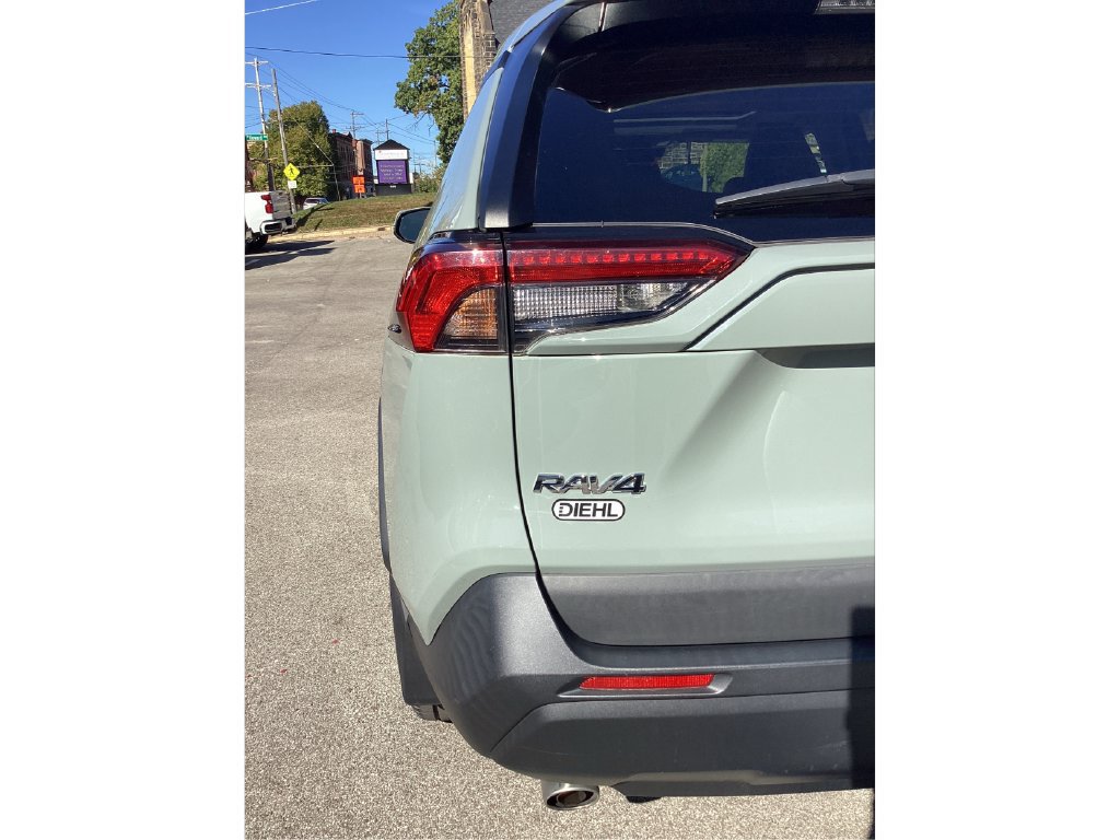 Used 2020 Toyota RAV4 XLE Premium AWD/4WD image 30