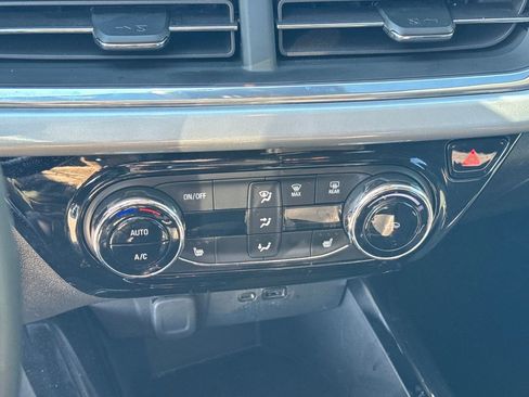 Used 2024 Chevrolet Trax LT w/ LT Convenience Package image 22