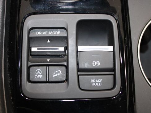Used 2023 Honda Pilot LX image 41