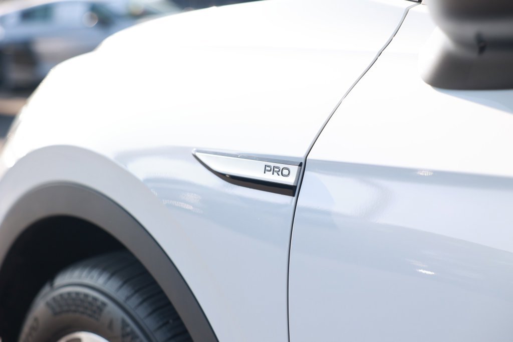 Used 2023 Volkswagen ID.4 Pro RWD image 16