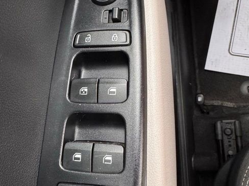 Used 2022 Hyundai Venue SEL FWD image 21