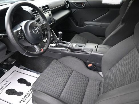 Used 2025 Toyota GR86 w/ ALL Weather Mat Package (TMS) image 22