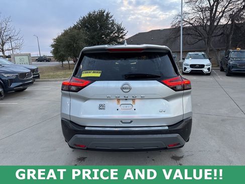 Used 2022 Nissan Rogue SV image 6