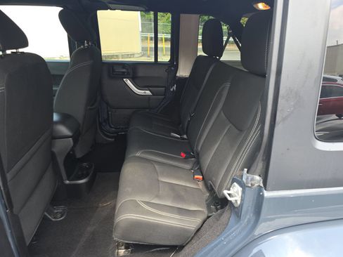 Used 2016 Jeep Wrangler Unlimited Sahara AWD/4WD image 13