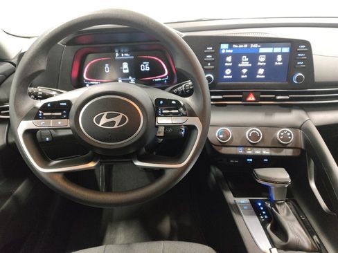 Used 2025 Hyundai Elantra SE FWD image 22