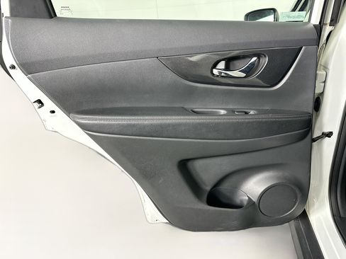 Used 2017 Nissan Rogue S image 25