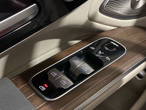 Used 2022 Mercedes-Benz EQS 580 4MATIC Sedan image 9